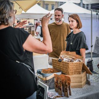 📣Trhy na Jiřáku zahájily další sezónu. Od 20. března nás najdete na trzích každý pátek🎉 Na co se můžete těšit? 🌰Ořechová...