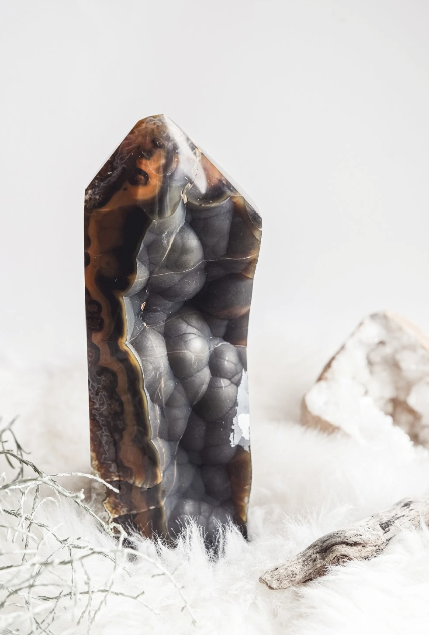 ACHÁT – KRYSTAL ROVNOVÁHY, KLIDU A OCHRANY PRO MĚSÍC ZÁŘÍ