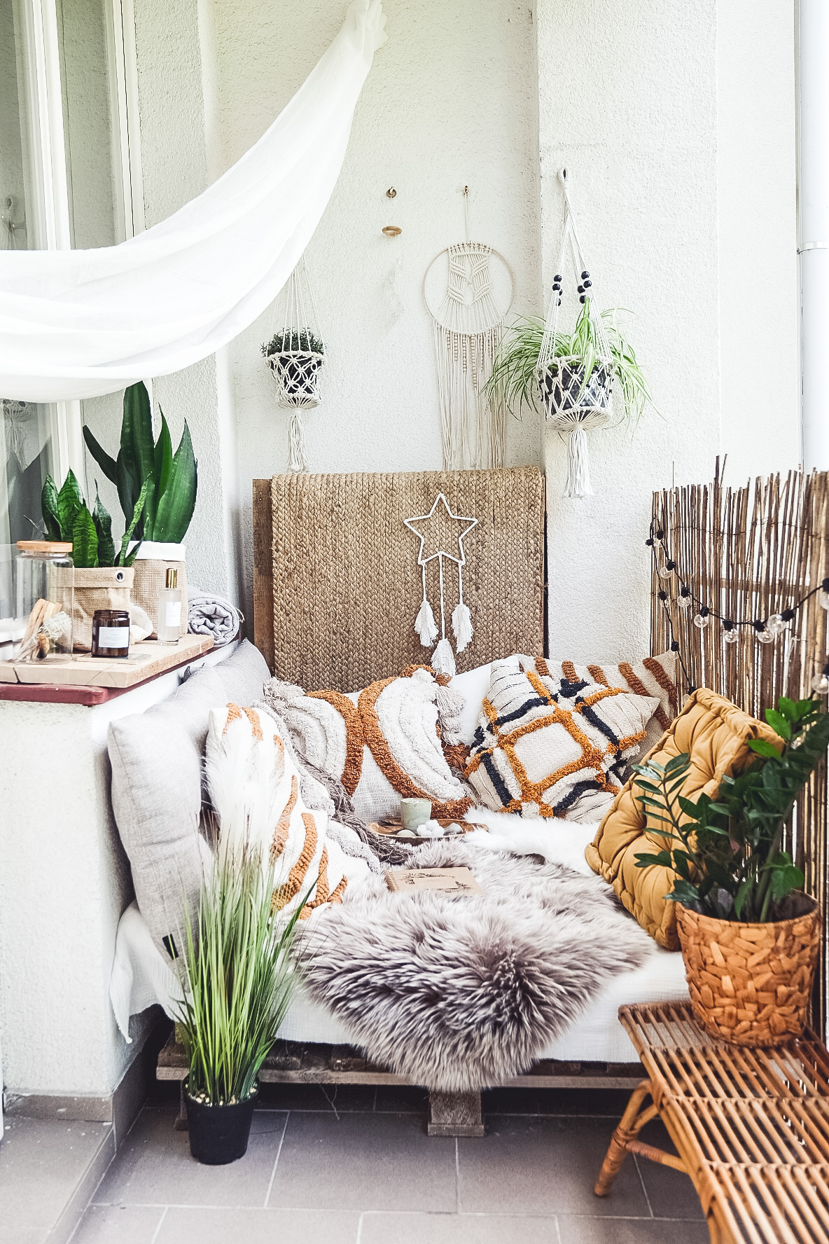 JEDNO MÍSTO NA BALKONĚ 3X JINAK