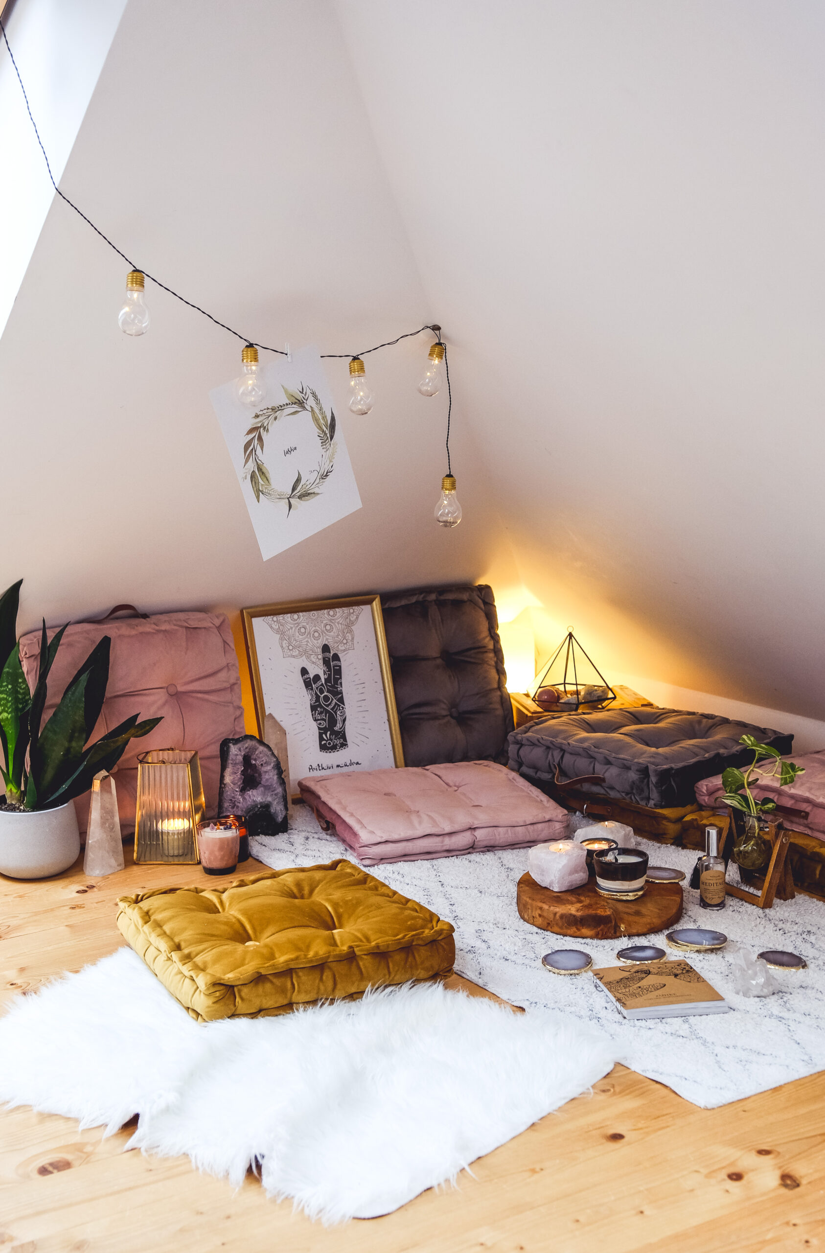 MEDITAČNÍ KOUTEK V PODKROVÍ
