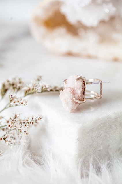 Prsten s drúzou růžového ametystu - postříbřený