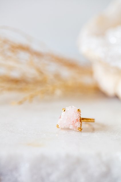 Jemný prsten s růžovým ametystem - pozlacený