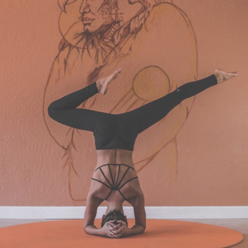 Ashtanga Vinyasa jóga: Dynamická cesta k síle, koncentraci a disciplíně