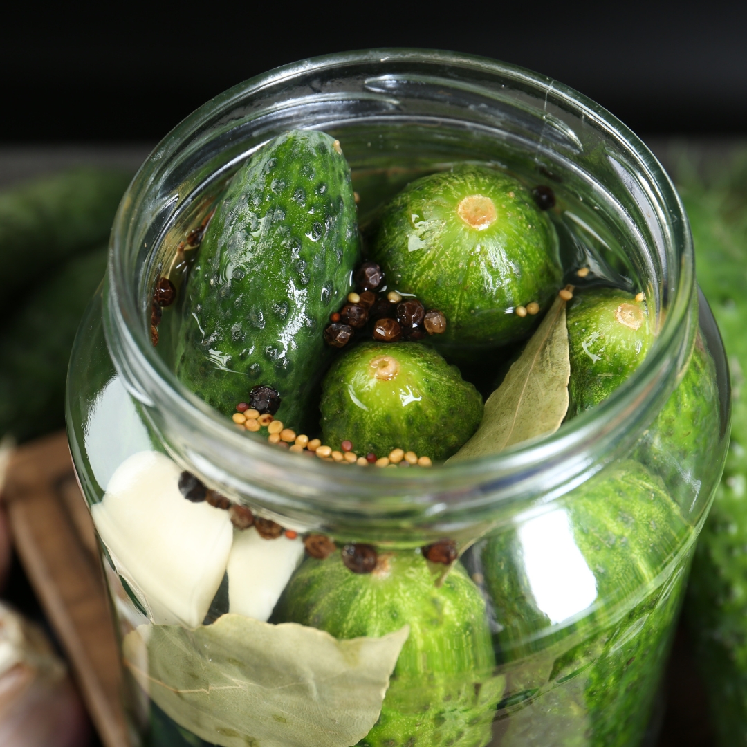 Zaváranie s YOGYM Marhule s iskrou, uhorky s dymom a slivky s tajomstvom