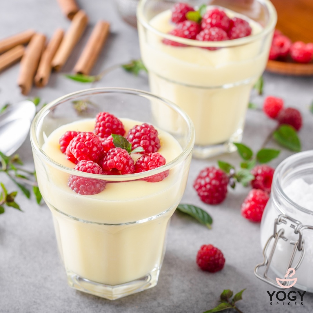 Panna cotta s malinami a lístkami mäty