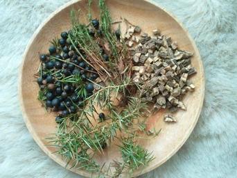 Co se děje v těle během ženského bylinného (yoni) napařování