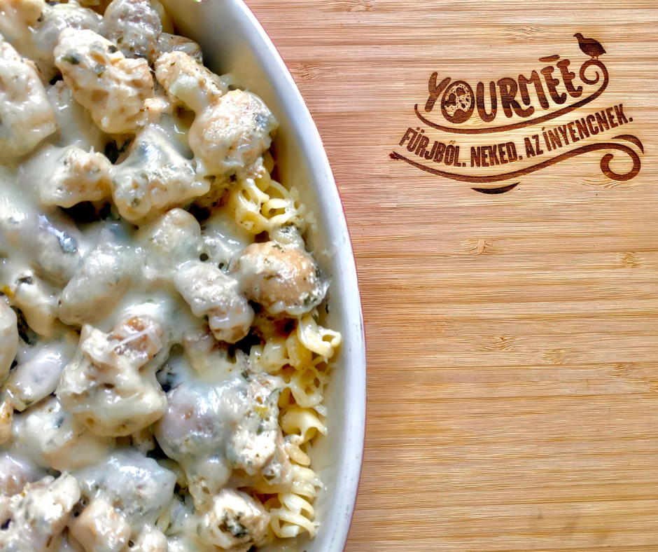 Tejszínes, gombás csirkemelles fürjtojásos tészta