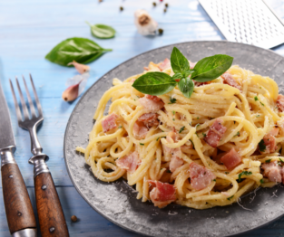 Baconös krémsajtos spagetti