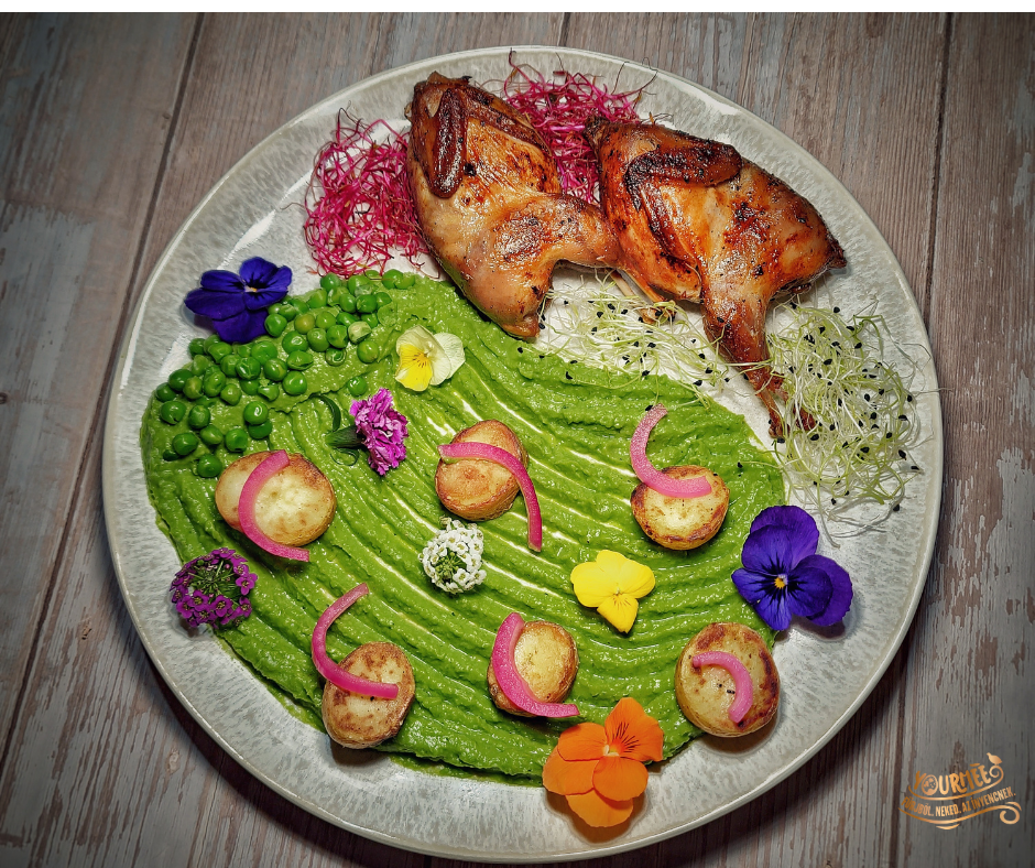 Sült fürj serpenyős burgonyával és zöldborsópürével