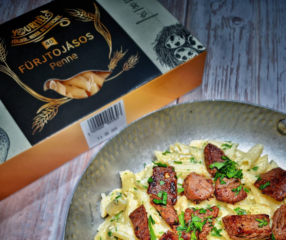 Alfredo tészta szaftos steak-hússal – krémes élvezet egyszerűen