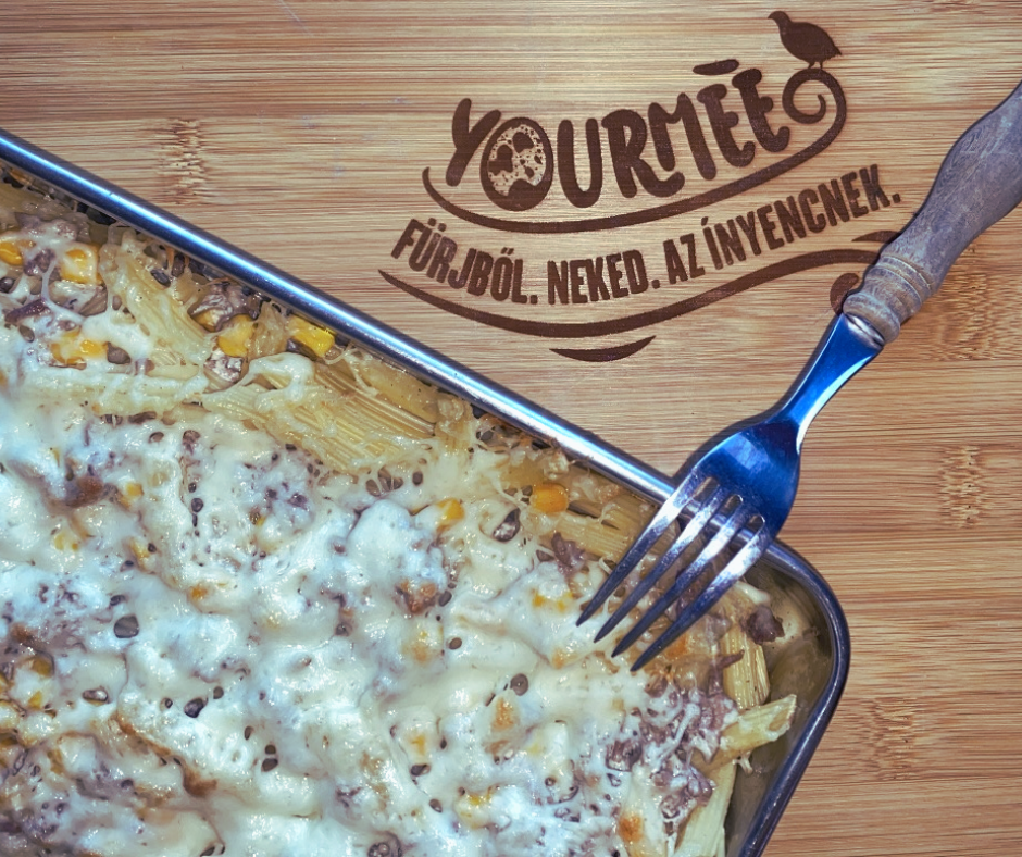 Egyszerű rakott tejszínes penne fürjtojásos tésztával