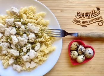 Csirkés tejszínes tészta borsóval