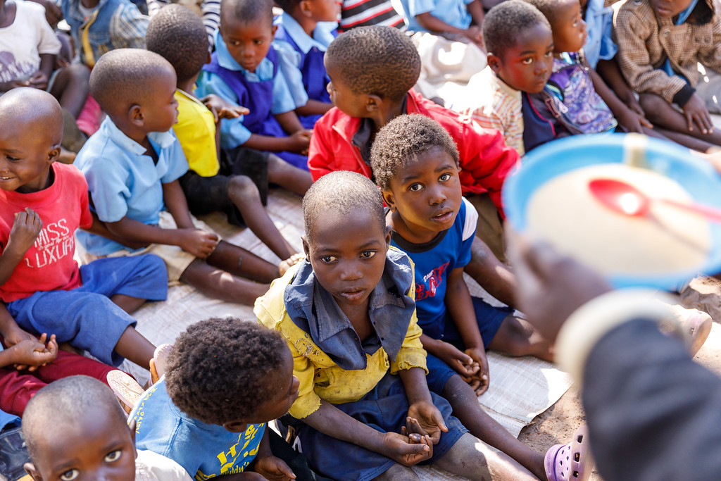 Daruj kaši a nakrm děti v Africe