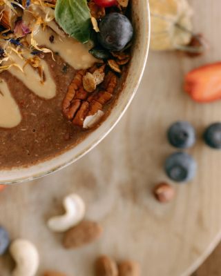 🥣 Čokoláska – teplé objetí do zimních rán Na zimu není nic lepšího než miska teplé kaše. Zasytí, zahřeje a dodá energii...