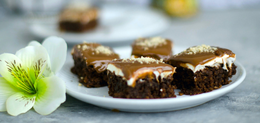 Míša řezy s arašídovým karamelem – recept