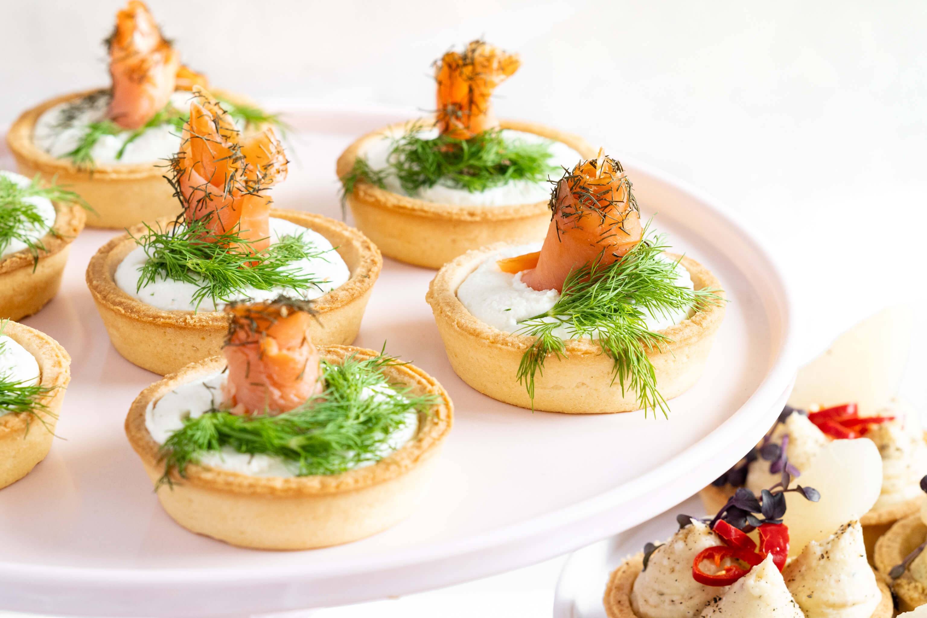 Slané tartaletky s ricottou a uzeným lososem – recept