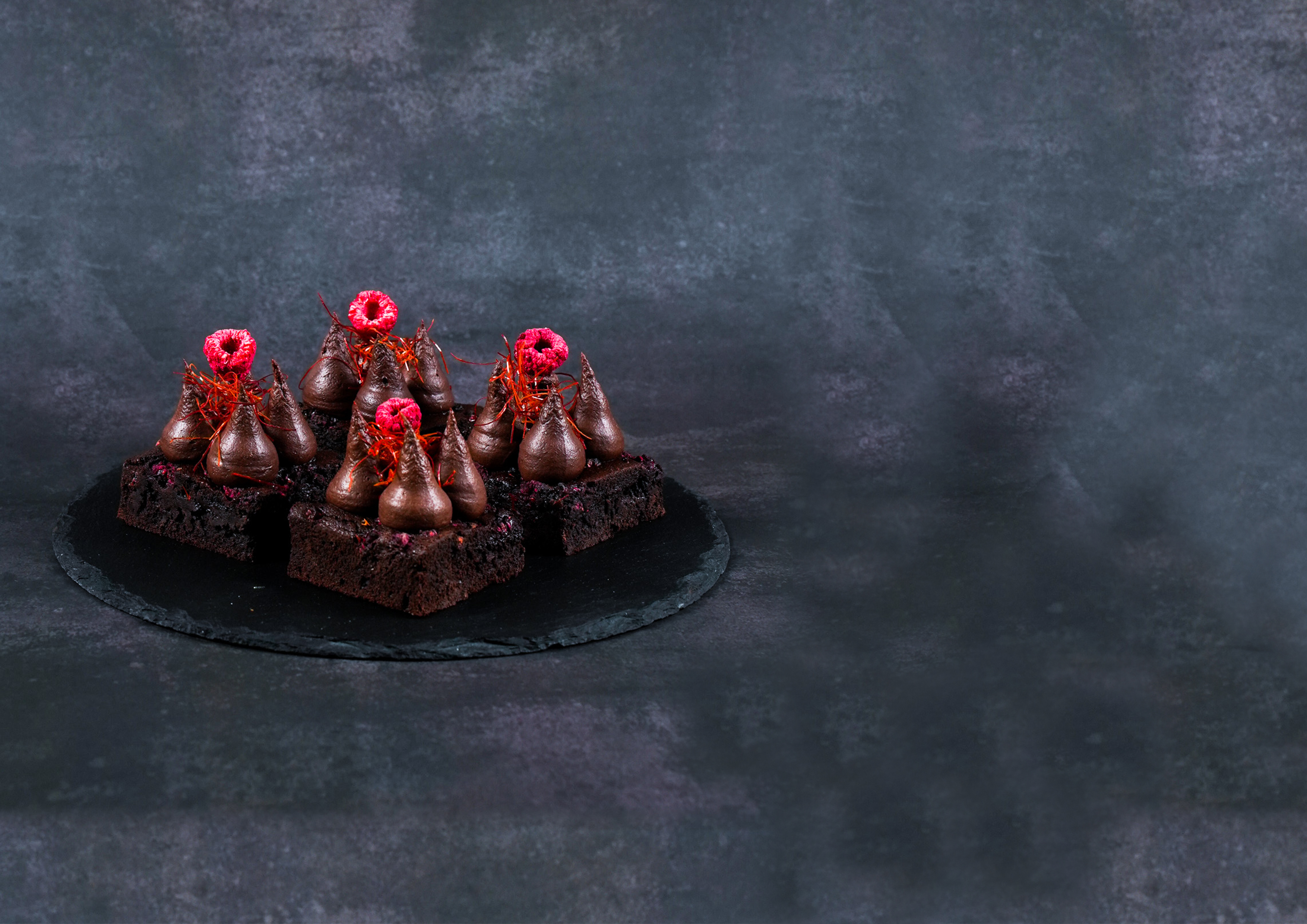 Ohnivé brownie s malinovou ganážou a chilli