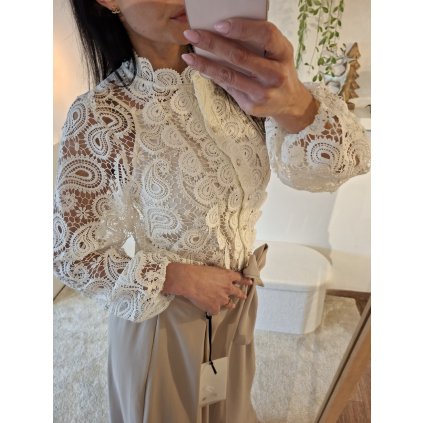 Nadherna, elegantni kosile