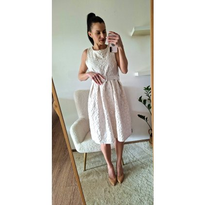 Romantické saty s paskem