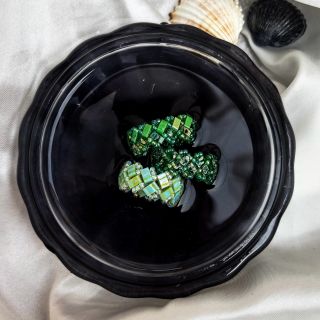 💚 Tři odstíny zelené, tři malé kousky přírody. Který si získá vás? 🌿✨ #ywettejewelry #handmade #miyukiprsten #rucnivyroba...