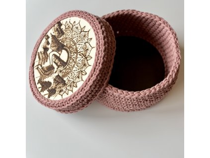 Háčkovaný košík