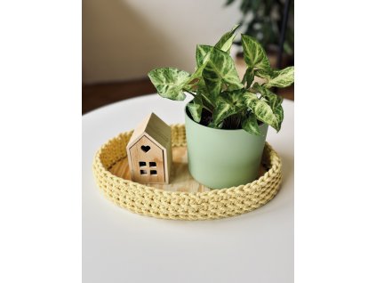 Obháčkovaný tác-podnos