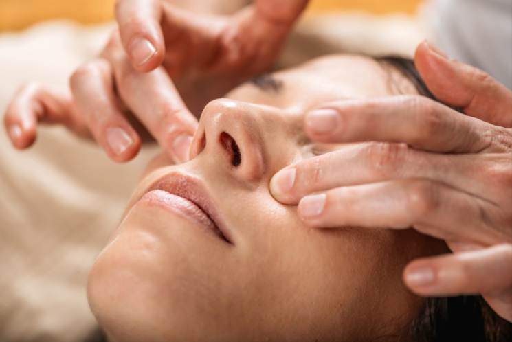 Liftingová masáž obličeje