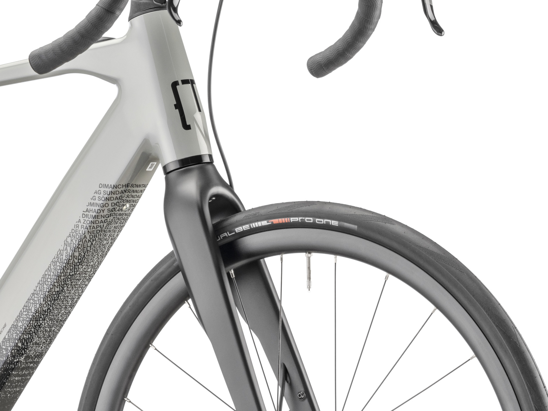 di28c0450240-dimanche-28-road-4-front-drivetrain-view-studio-1900x1425
