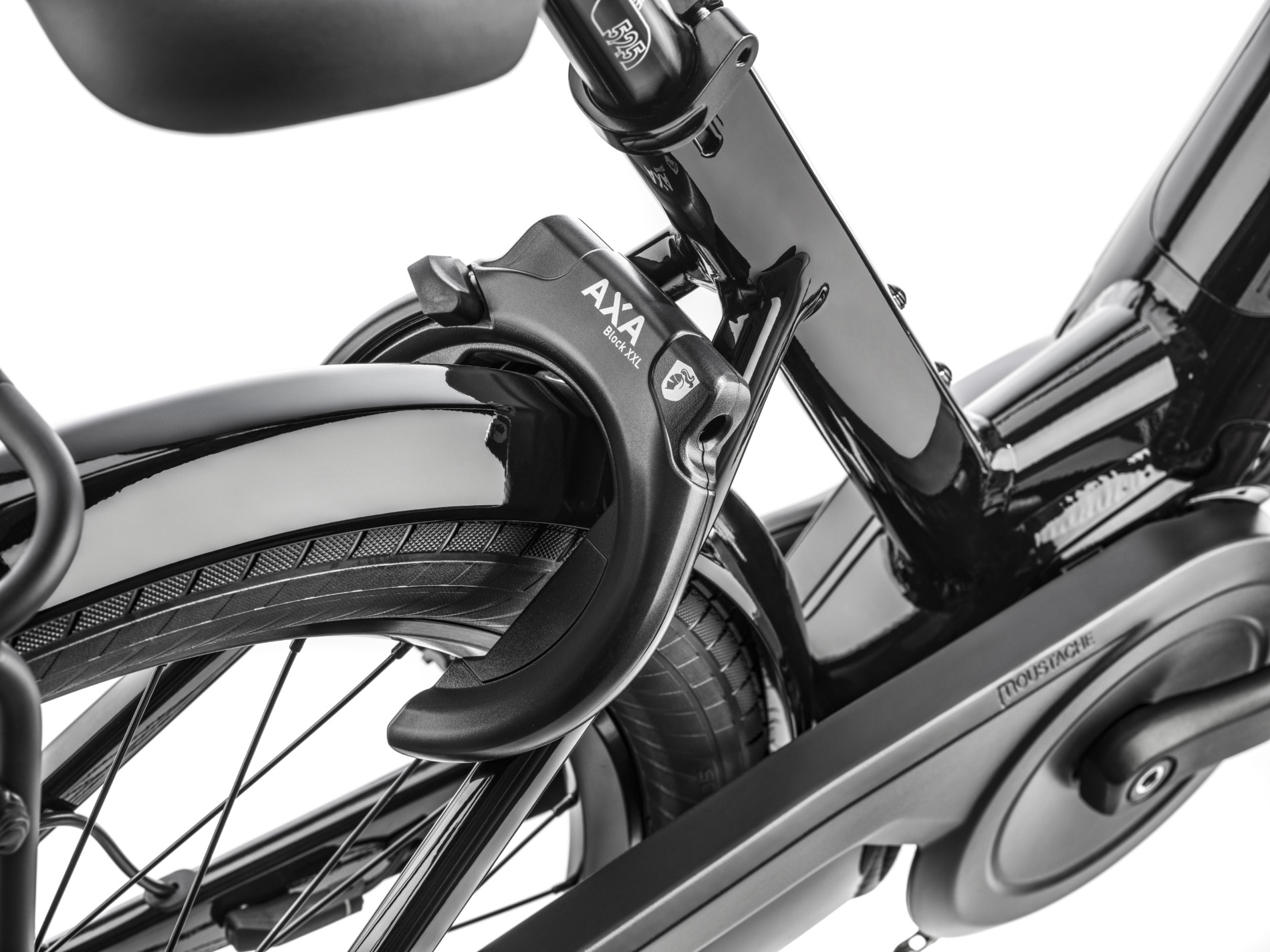 lu27o05bk230-lundi-27-5-lock-detail-studio-1900x1425