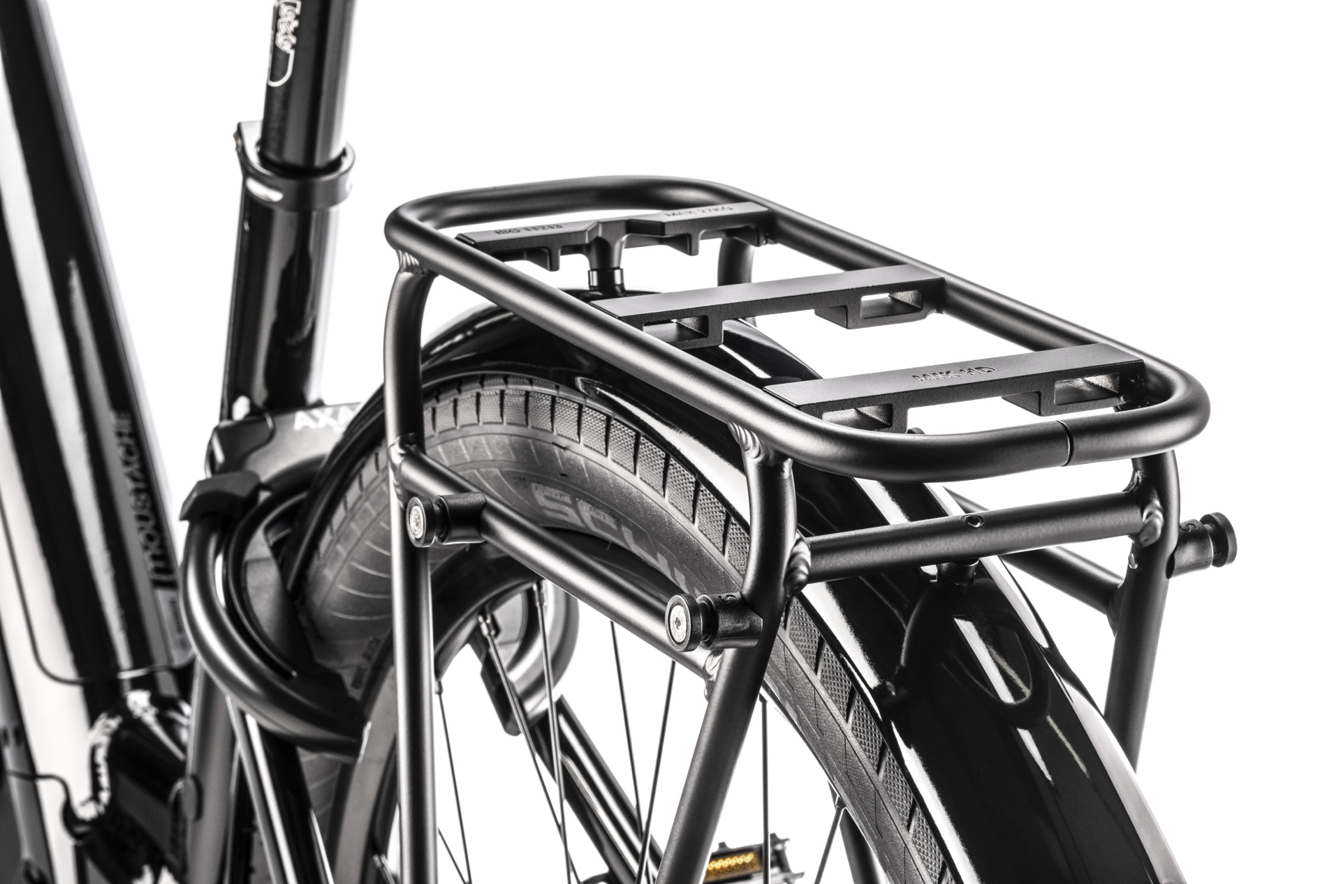 lundi27-1-black-detail-02-2-1900x1267