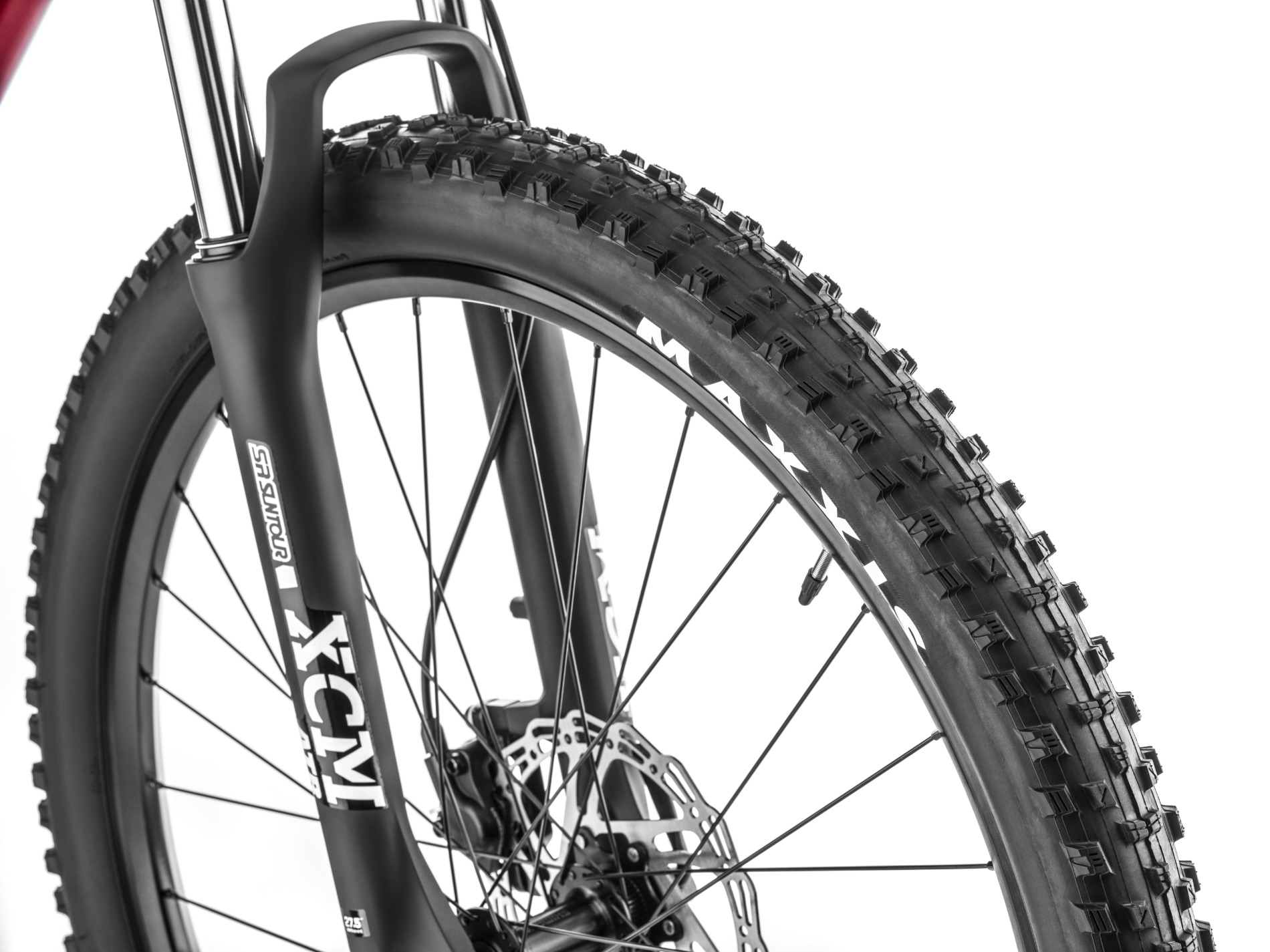 sa27co247230-samedi-off-2-tyres-detail-view-studio-1900x1425