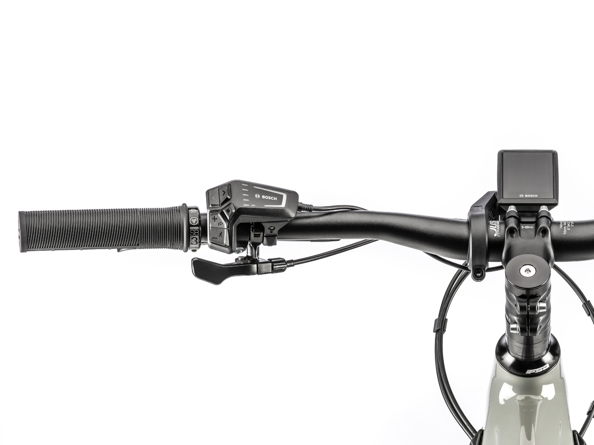 sa27co447230-samedi-off-4-cockpit-detail-view-studio-1900x1425