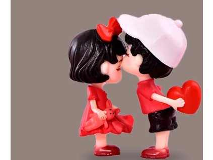 Figurka kluk s holkou červená