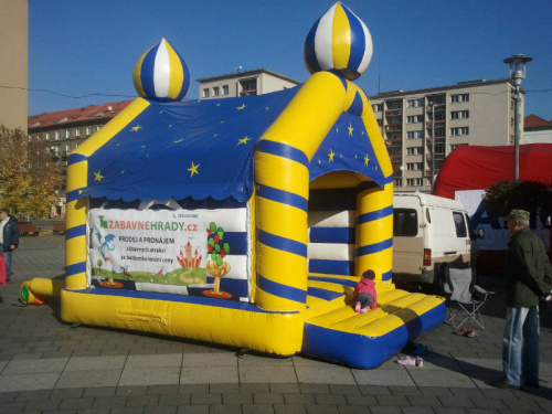 Nafukovací skákací hrad s firemním potiskem