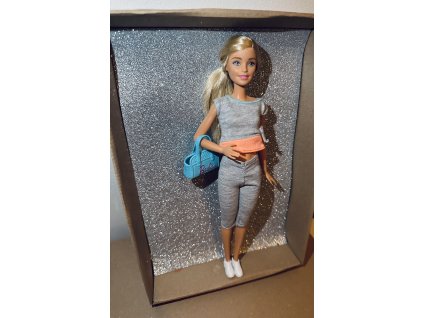 Barbie cvičitelka jógy