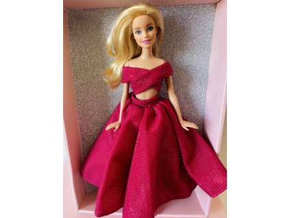 Barbie v růžových šatech