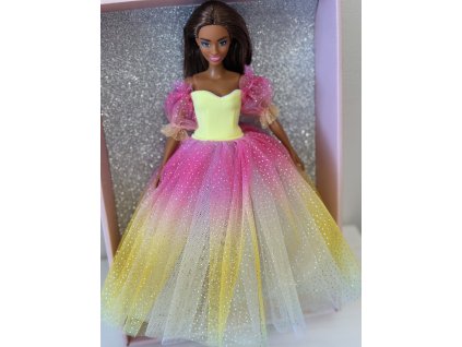 Barbie v duhových šatech