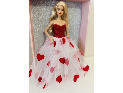 Barbie v plesových šatech se srdíčky