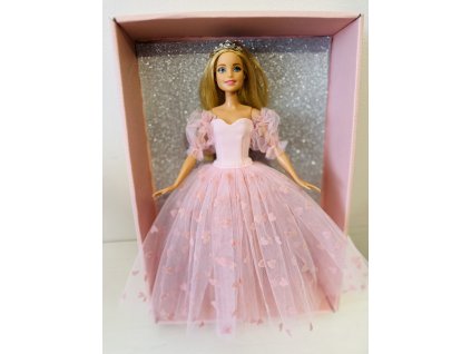 Barbie v plesových šatech se srdíčky
