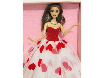 Barbie v plesových šatech se srdíčky