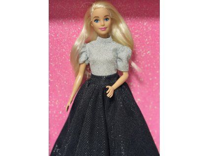 Panenka v plesových šatech