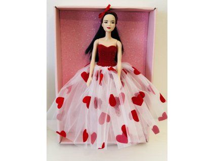 Barbie v plesových šatech se srdíčky
