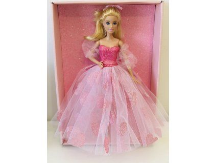 Barbie v plesových šatech se srdíčky