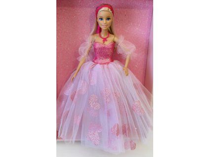 Barbie v plesových šatech se srdíčky