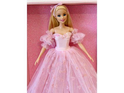 Barbie v plesových šatech se srdíčky