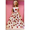 Panenka v šatech se srdíčky