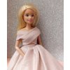 Barbie v krémových plesových šatech
