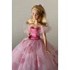 Barbie v plesových šatech se srdíčky