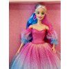 Barbie v plesových šatech - duhové