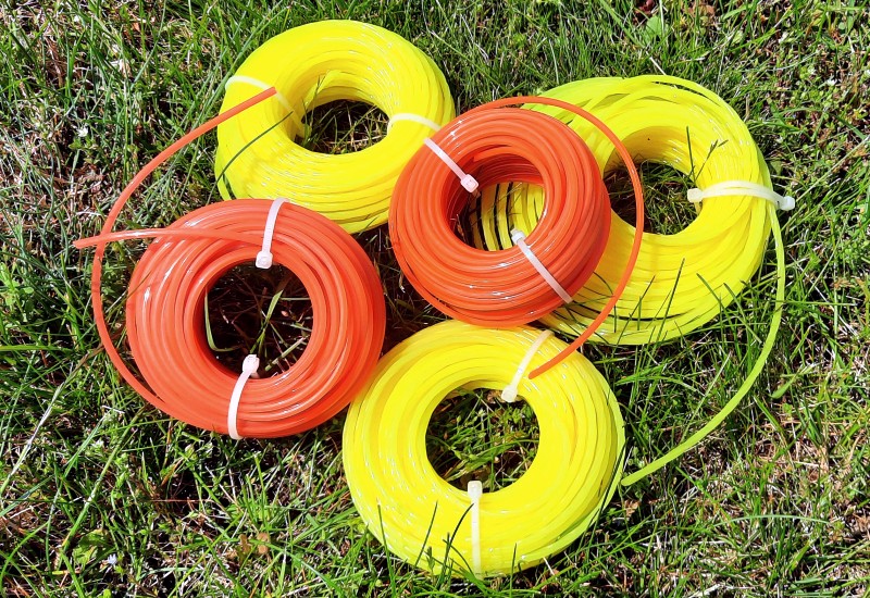 Proč jsou žací struny z plastu?